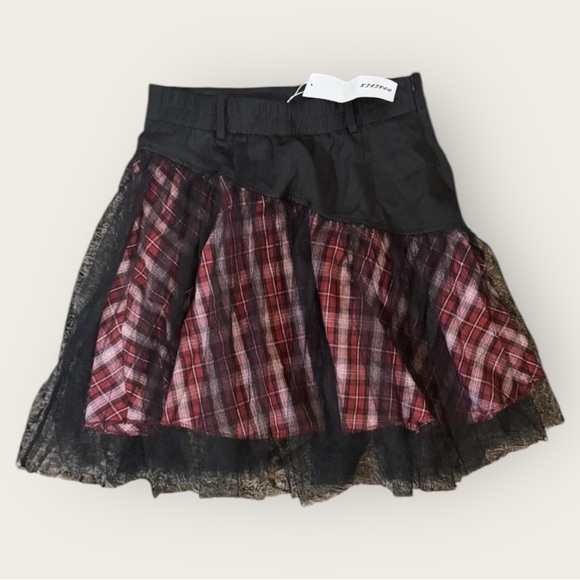 ✨ NWT! Red & Black Plaid Skirt with Black Lace Overlay ✨ - Picture 3 of 7